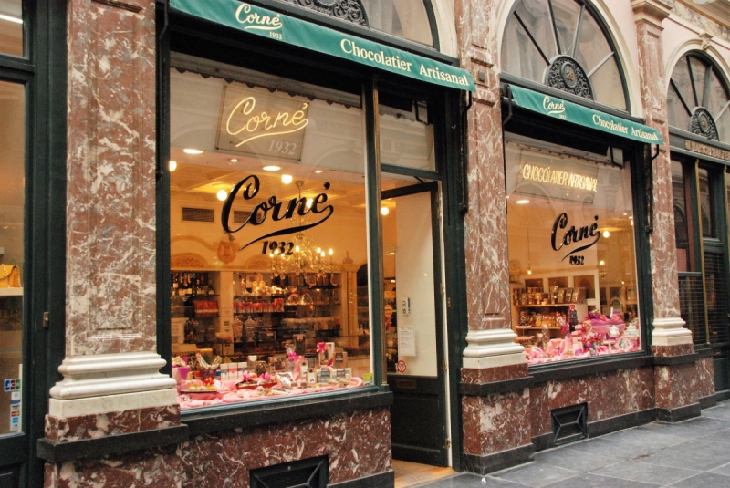 chocolaterie-CHATEAUVERT-min_chocolate_chocolaterie_shop_luxury_chic_gallery_brussels_belgium-558146