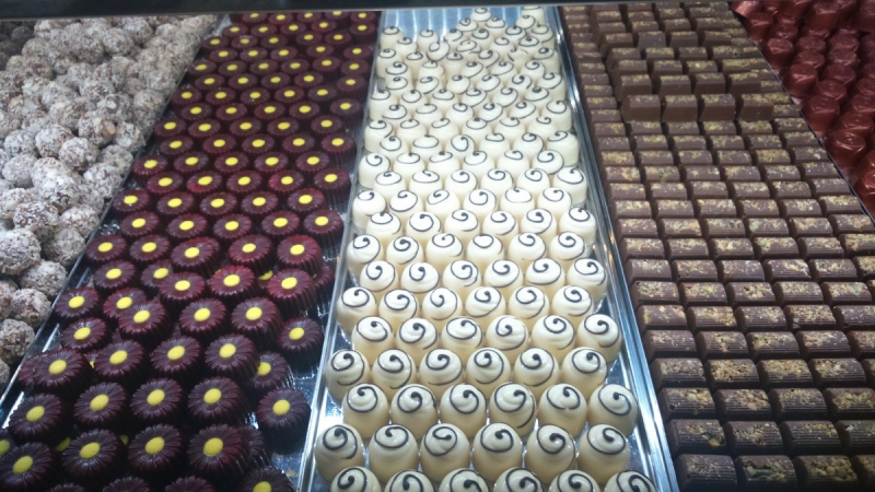 chocolaterie-CHATEAUVERT-min_chocolates_milk_chocolate_white_chocolate_truffles_candy_food_treat_cacao-1213769